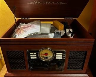 VICTROLA NOSTALGIC 6 IN 1 RADIO