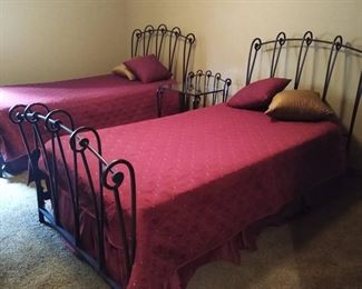 Twin Beds With Matching Table