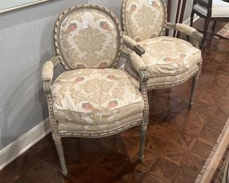 Stunning plus we have 6 no arms 