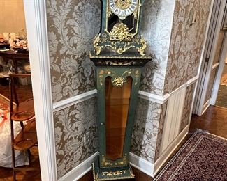 This Tiffany Replica clock and pedestal is amazing 