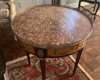 Stunning Table 