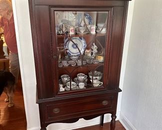 Nice china cabinet