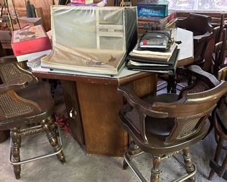 Game table and chairs