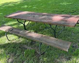 Picnic table