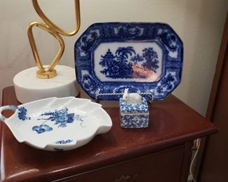 Flow blue plate
