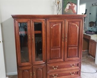 Entertainment center