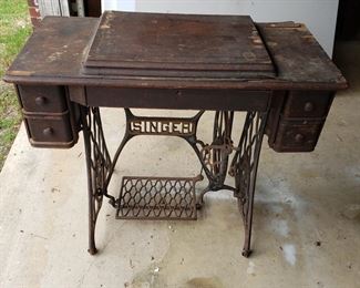 Antique Singer sewing machine w machine