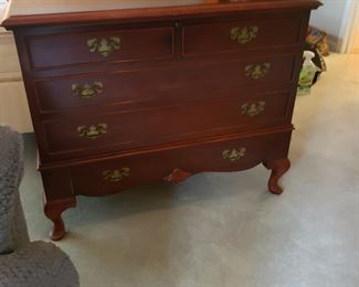 Lane cedar chest w bottom drawer 