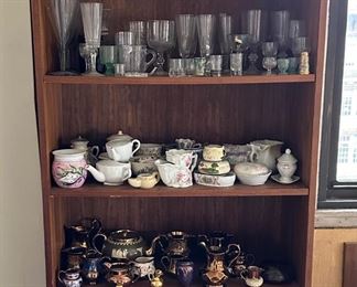 Adjustable Wood Bookcase With 5 Shelves
Lot #: 178