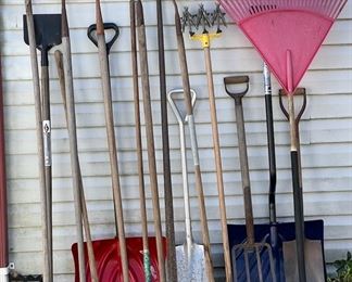 (16) Gardening Hand Tools
