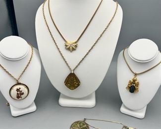 (5) Vintage Style Pendant Necklaces

