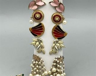 (9) Fun Vintage Clip On Earrings
