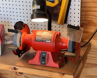 Black & Decker 6” 3.5A Bench Grinder
