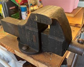 Heavy Duty Columbian Bench Vise
