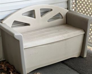 Rubbermaid Outdoor Storage Bench
