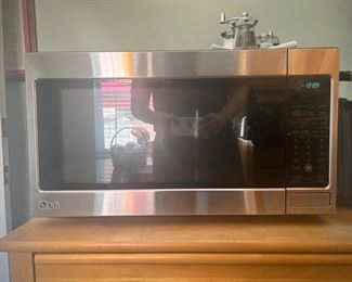 LG microwave 