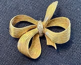 14K & Diamond Bow Pin
