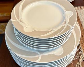 Mikas "Classic Flair Beige" Plates
