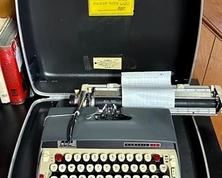 Smith-Corona Classic 12 Typewriter
