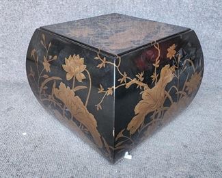 20th Century Drexel Heritage Lacquer Painted Ottoman Seat or Side Table - - Lot 427
