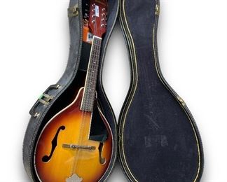 
Vintage Ariana Japanese Made Mandolin w/ A Sunburst Finish and A HardShell Carrying Case - Model/Make is unknown. Mandolin appears to be in greaT cosmetic condition and appears to be playable! See photos for conditions! 



