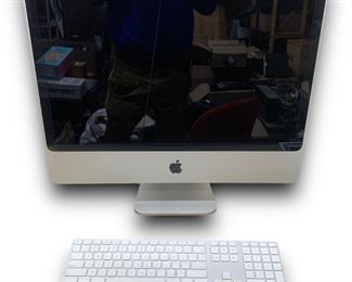 Apple iMac 24" Desktop Computer Model: A1225 w/ Keyboard! 