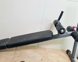 Inclined sit up bench