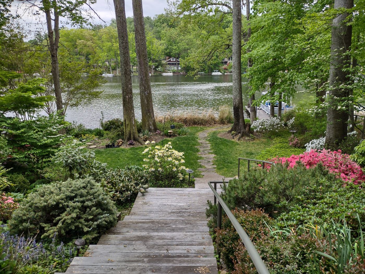Splendid Estate Sale at Lake Barcroft starts on 4/29/2023