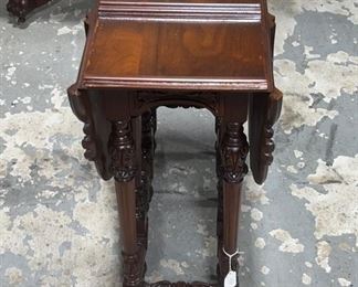 Walnut Hors d'oeuvre Gate Leg Table