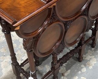 Walnut Hors d'oeuvre Gate Leg Table