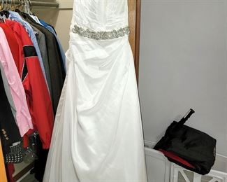 David's Bridal Wedding Gown size 8