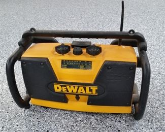 DeWalt 18V/115V radio