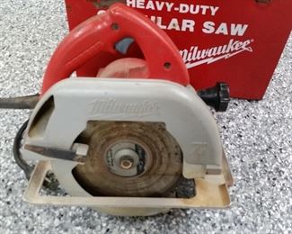 Milwaukee heavy duty circular saw