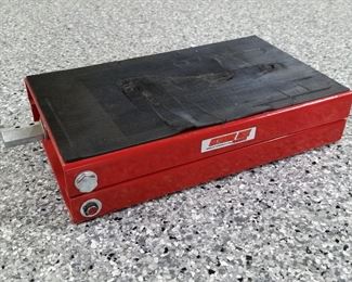 Extreme Max motorcycle lift (1,100 lbs. capacity)