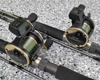  These two Daiwa 'Sealine' SG17LCA baitcasters with line counter are mouted on Shimano rods