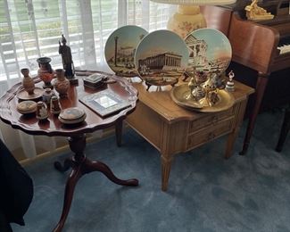 Pedestal side table and 2-drawer side table with Greek vases, dishes and plates