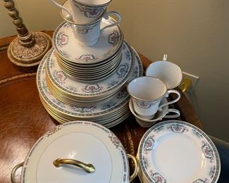 Pickard china - "Navarre" pattern