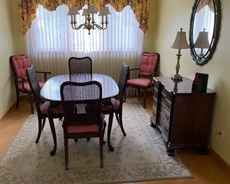 Ethan Allen Dining Room Table with Leaf, Plus 2 Arm and 4 Side Chairs