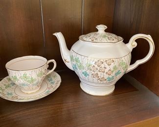 Vintage Tuscan England Teapot with Cups/Saucers, Fine Bone China, England