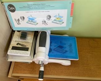 Sizzix Big Shot with Replacment Rollers, Magnetic Plate and Die Casts