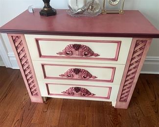 Chest of drawers 