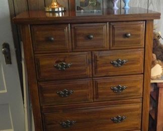 Very nice chest of drawers