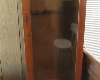 Gun cabinet room for 6 long guns and has bottom drawer (No keys).