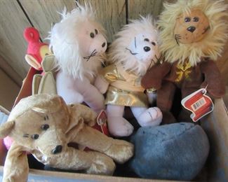 Lots of plush toys, some Disney, Hanna-Barbera and other collectibles.