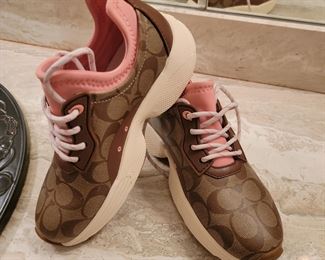 Never worn Coach 6.5