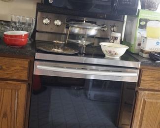 Samsung electric stove, GE built in microwave