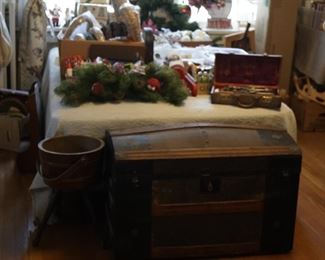 hump back trunk-clarinet-holiday items