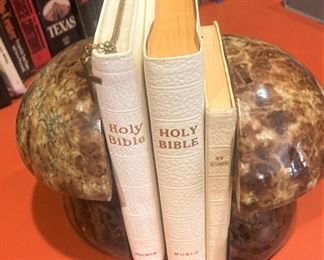 Mushroom bookends