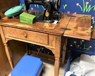 Singer Sewing Machine with button hole attachment