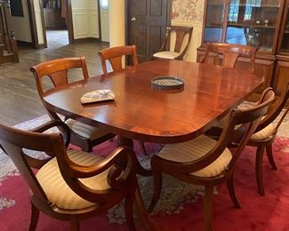 VINTAGE TRADITIONAL TABLE WITH 10 CHAIRS!